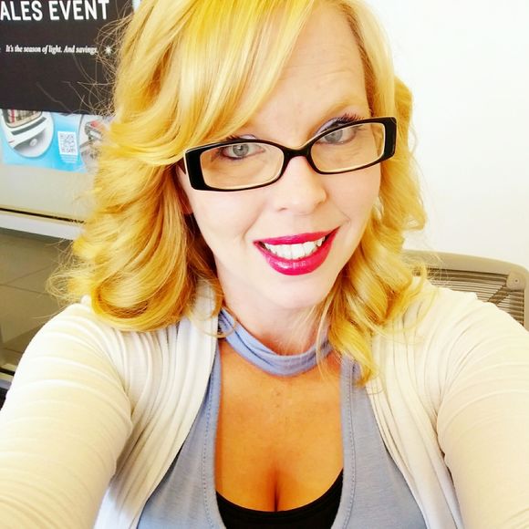 Meet your Posher, Adriane - Picture 1 of 1